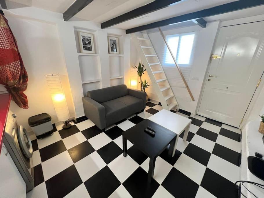 At Street Level 20 Min From Sol-piern Apartamento *